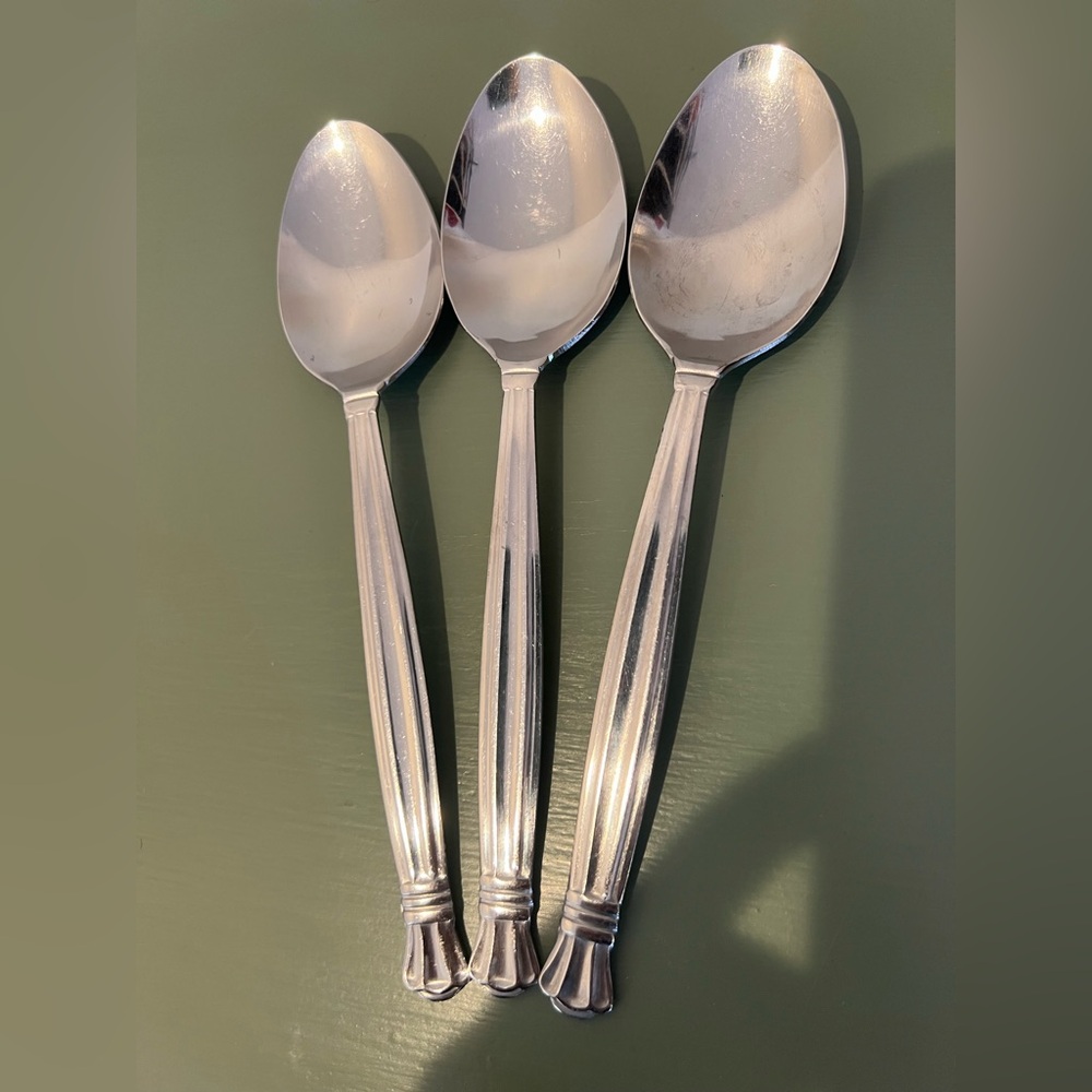 Set of 3 Farberware Stainless Steel ROYALE Oval Soup Spoons.
 Replacement